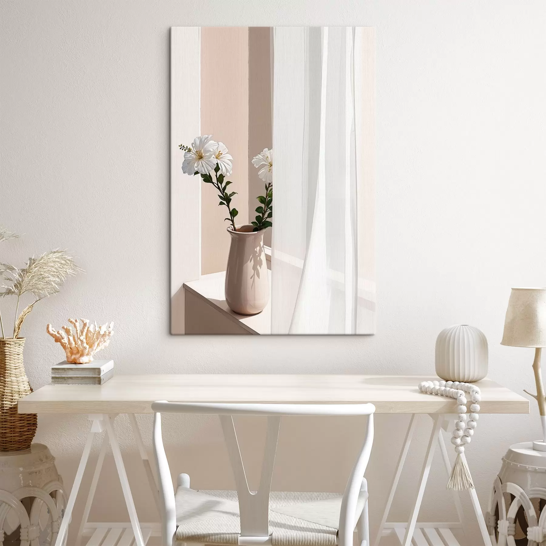 Fototapete Eine Vase mit weißen Blumen auf einer Fensterbank mit einem Vorhang im Hintergrund Minimalismus  s38772