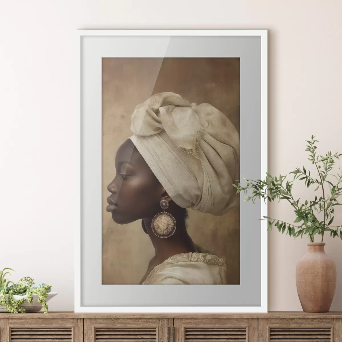 Poster beiges Frauenporträt im afrikanischen Stil im Profil mit großen Ohrringen f26120