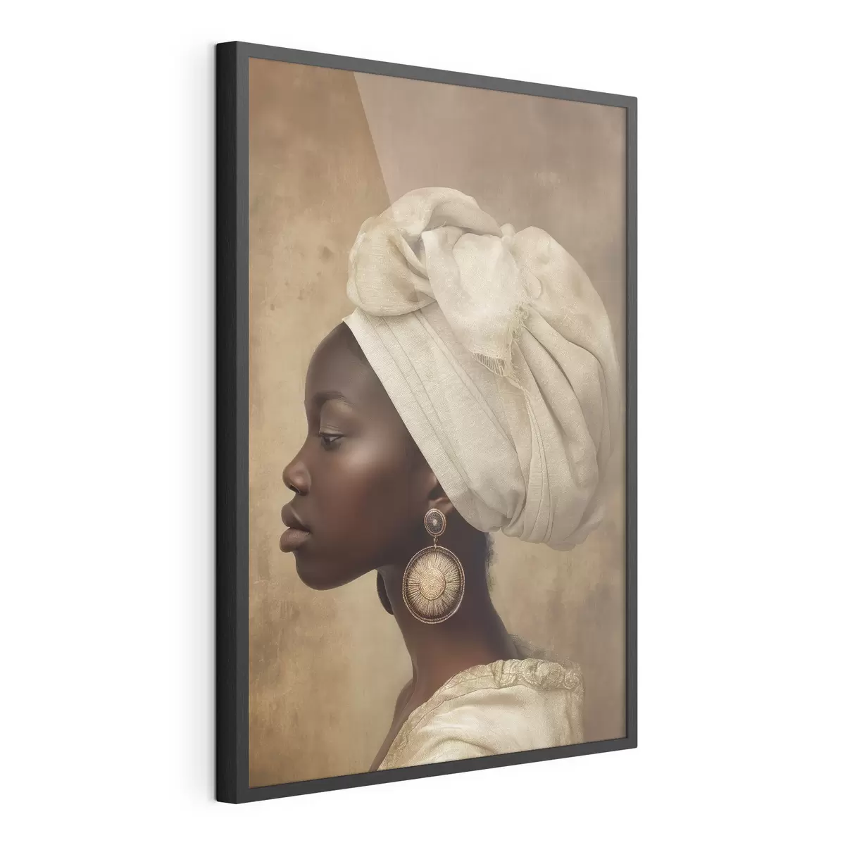 Poster beiges Frauenporträt im afrikanischen Stil im Profil mit großen Ohrringen f26120