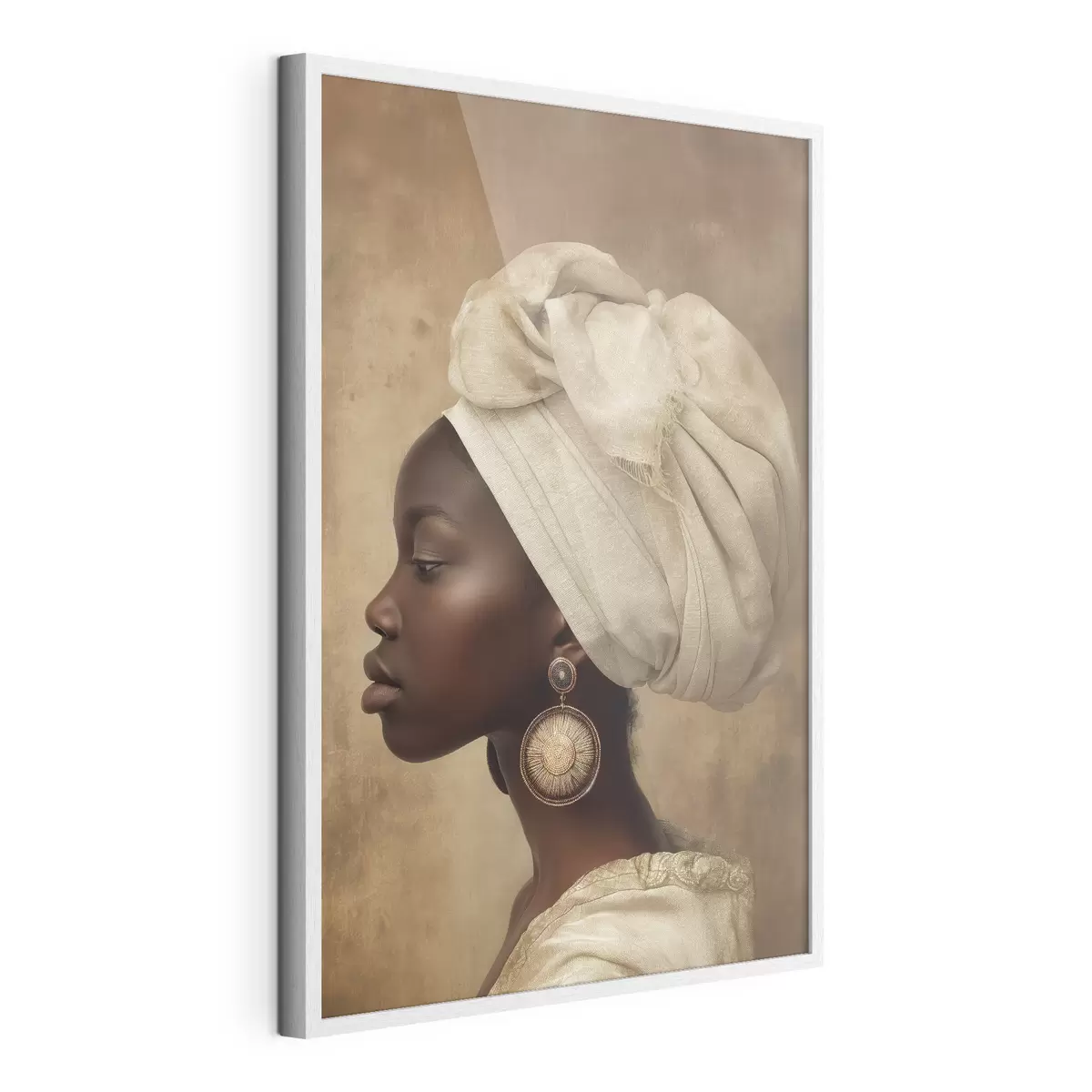 Poster beiges Frauenporträt im afrikanischen Stil im Profil mit großen Ohrringen f26120