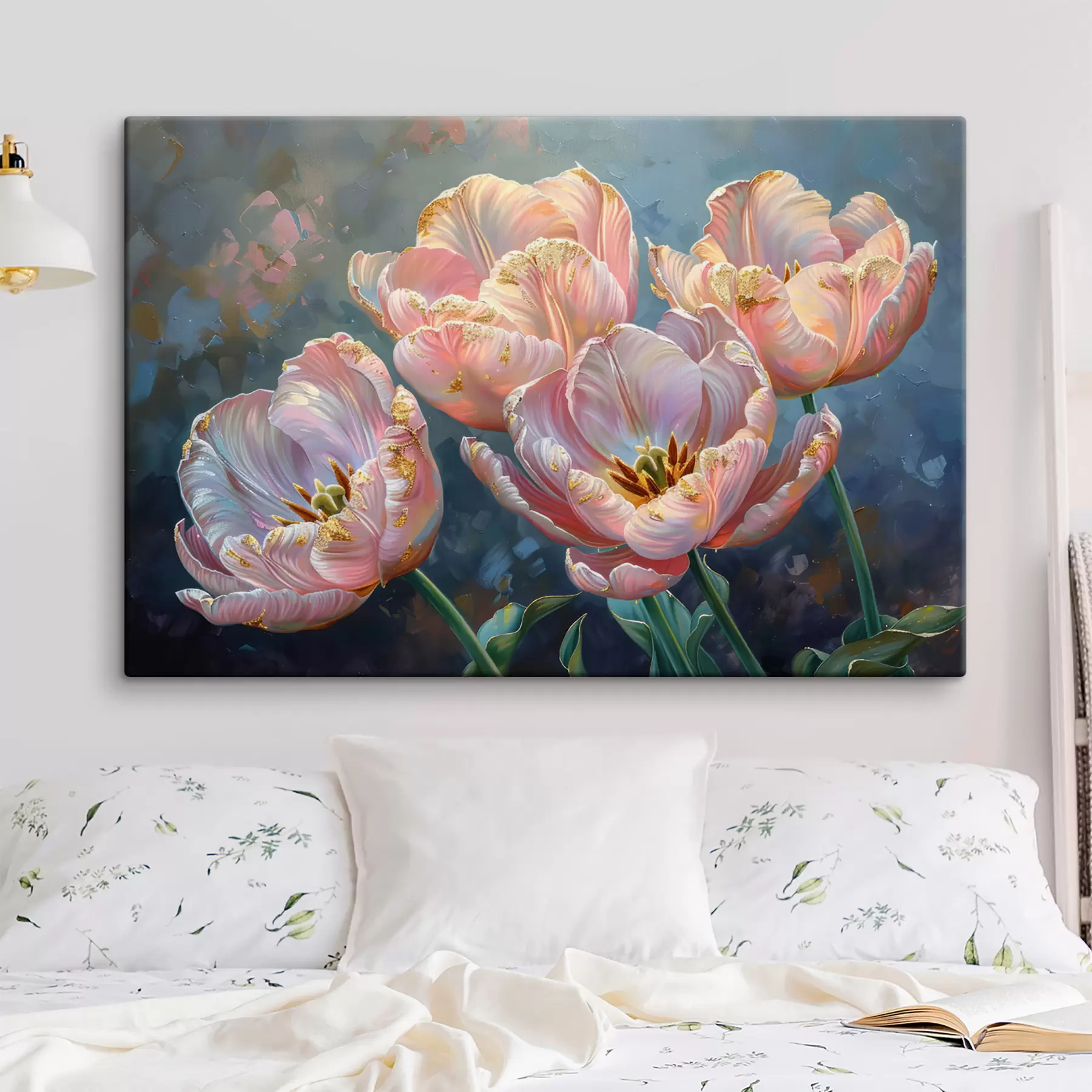 Fototapete Lebendige Tulpen in Rosa- und Pfirsichtönen vor einem weichen, verschwommenen Hintergrund mit einem Hauch von grünem Laub s40013