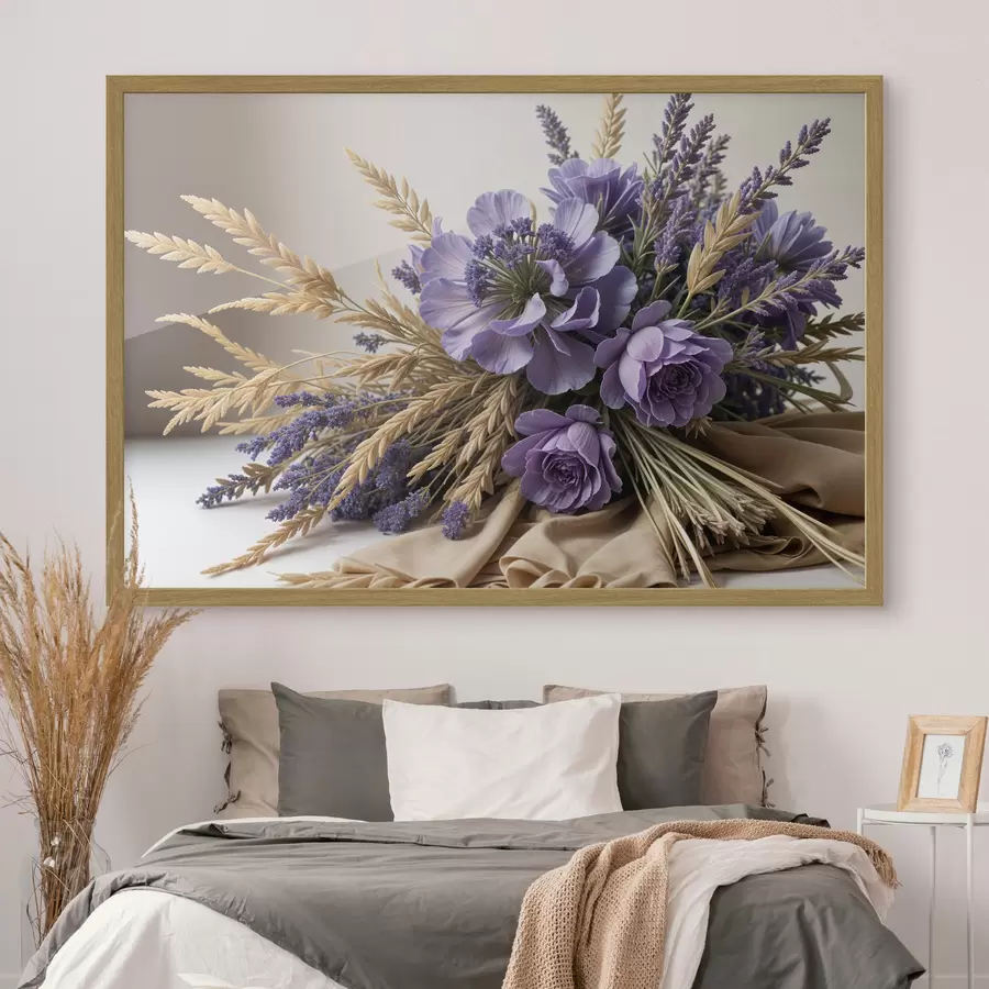 Fototapete Ein Strauß violetter Blumen, darunter Pfingstrosen und Lavendel, mit Weizenhalmen auf hellem Hintergrund f40030