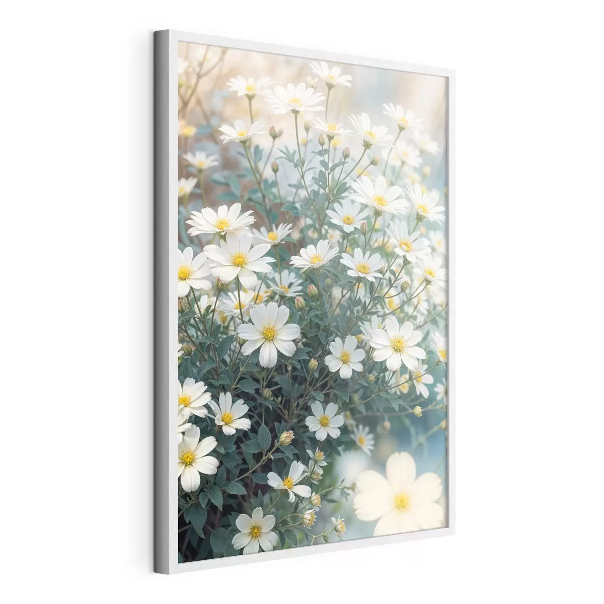 Poster Ein Feld aus weißen Gänseblümchen mit grünem Laub vor einem unscharfen Hintergrund f40413