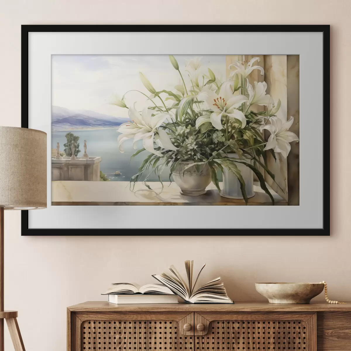 Poster Weiße Lilien in einer Vase auf einem Balkon mit Blick auf das Meer und die Berge Aquarell f40682