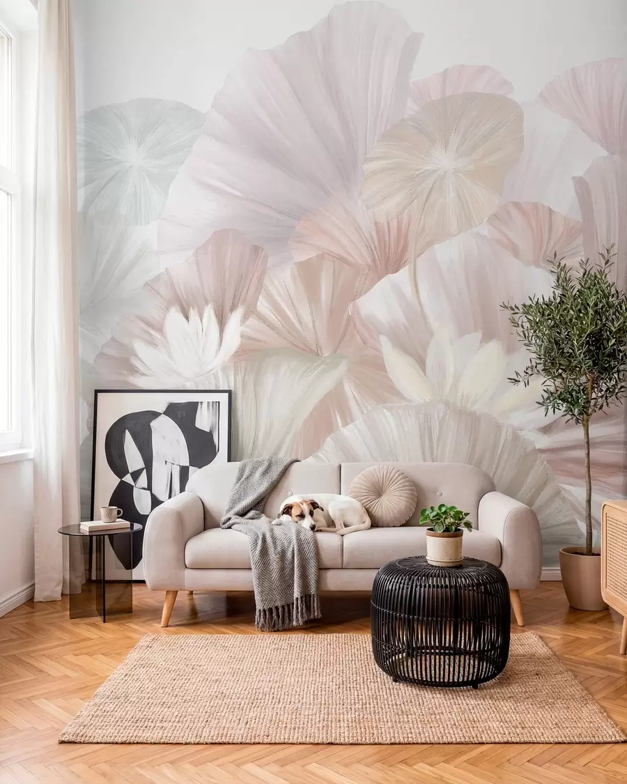 Fototapete Zarte rosa Lotusblätter mit weißen Blüten mit weichen, federleichten Blütenblättern in einer natürlichen Kunstkomposition angeordnet w08265v1