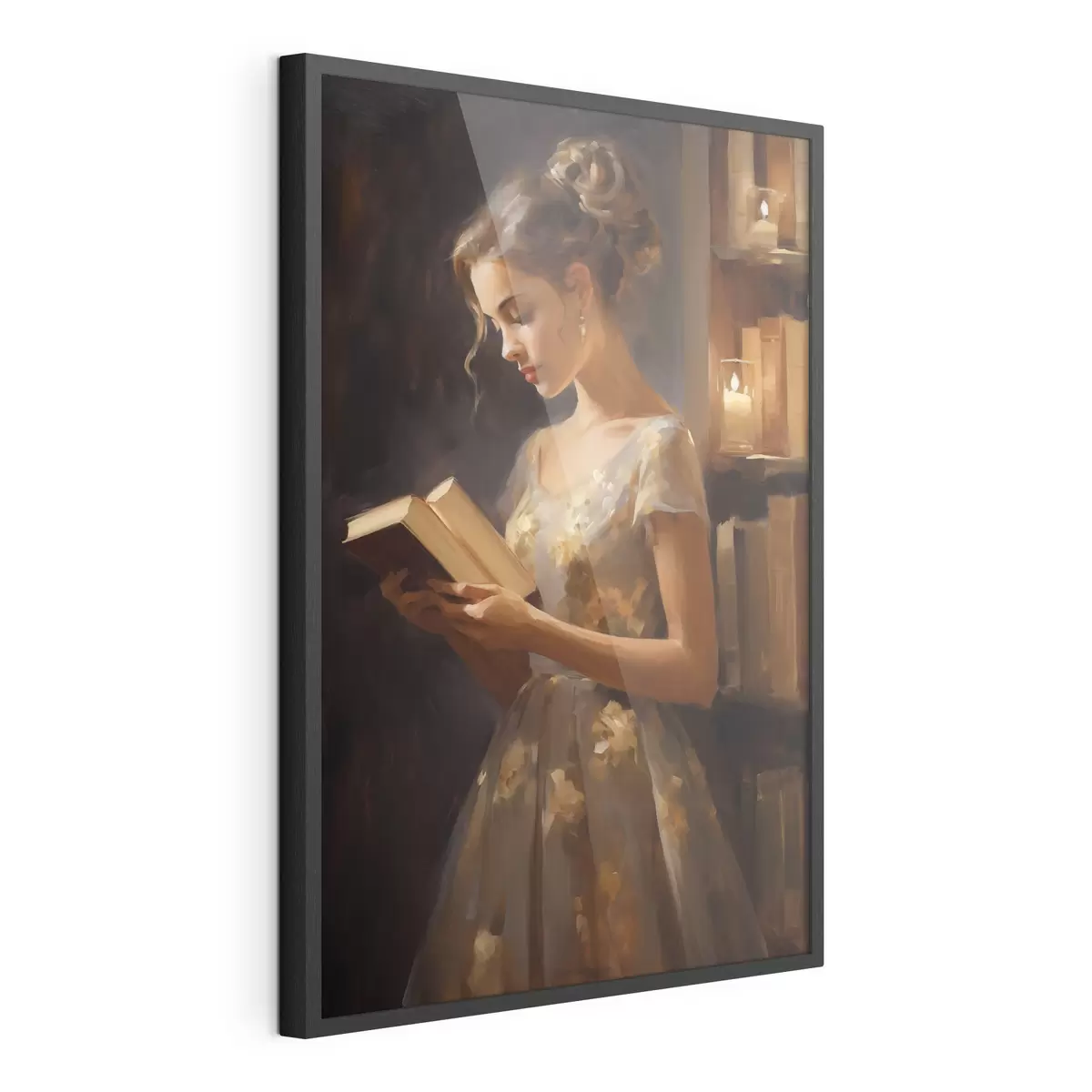 Poster Eine junge Frau in einem eleganten Kleid liest ein Buch in stimmungsvoller Beleuchtung, umgeben von Bücherregalen und dem sanften Schein von Kerzen f42570