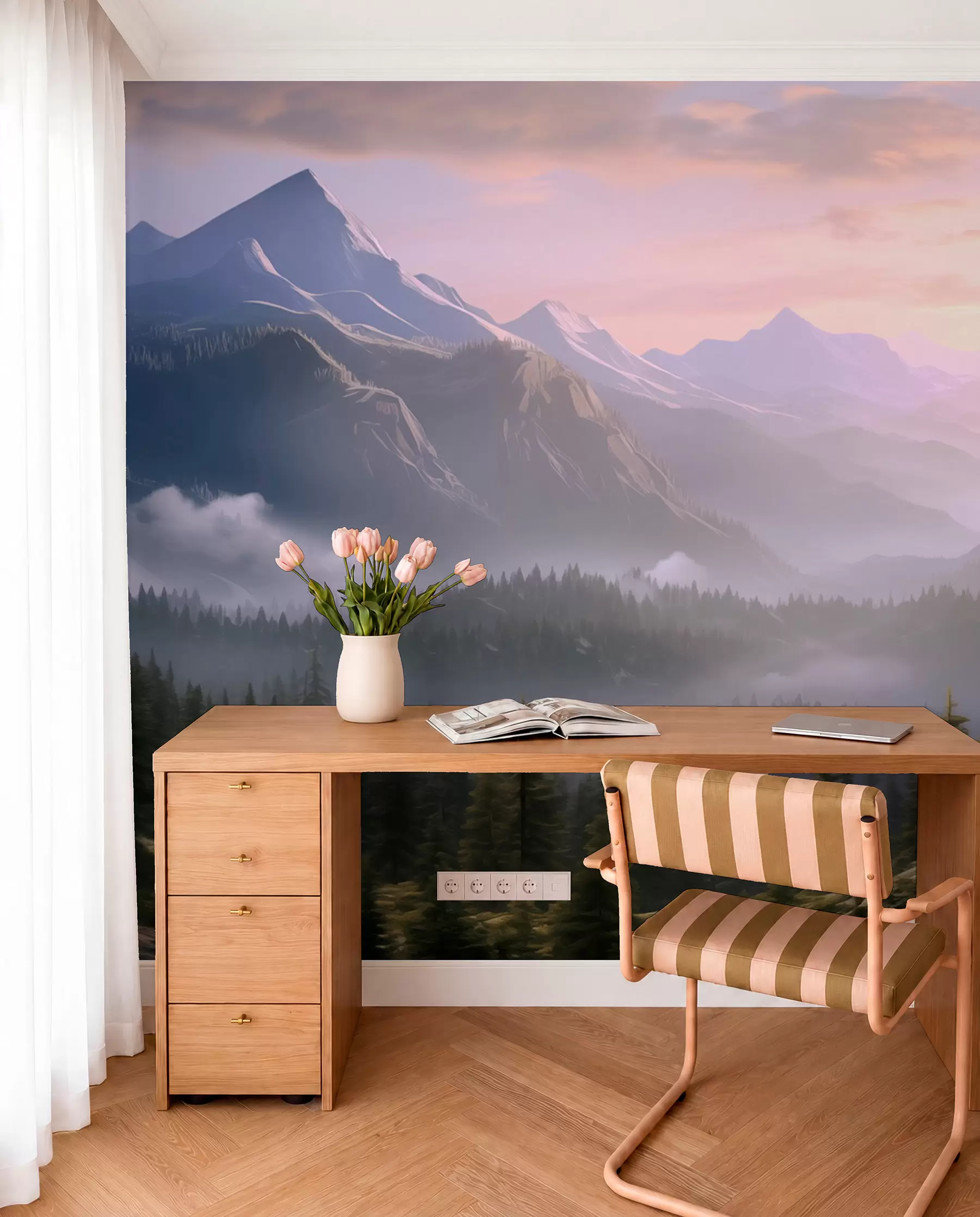 Fototapete Ruhige Berglandschaft in der Morgendämmerung mit leichtem Nebel vor einem Waldhintergrund w08750