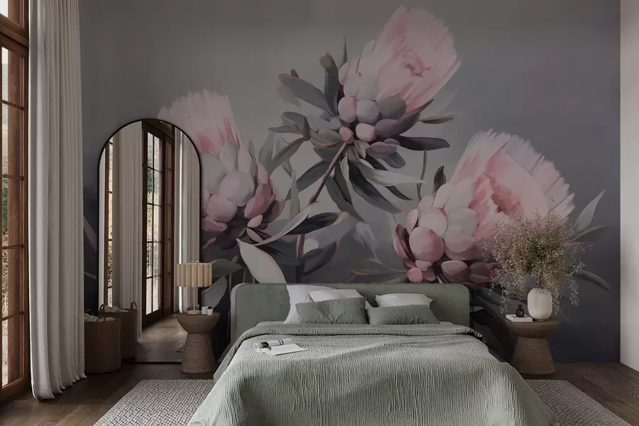 Fototapete Rosa Protea abstrakte Blumen mit grauen Blättern, weiche strukturierte Pinselstriche, gedämpfte Farben, vor einem verschwommenen grauen Hintergrund w09014