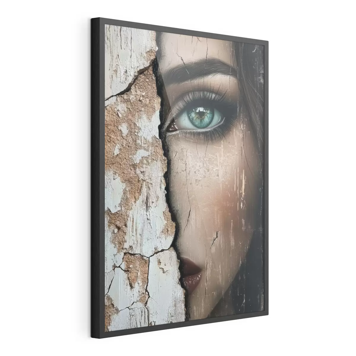Poster Das Gesicht eines Mädchens hinter einer alten Mauer f44069