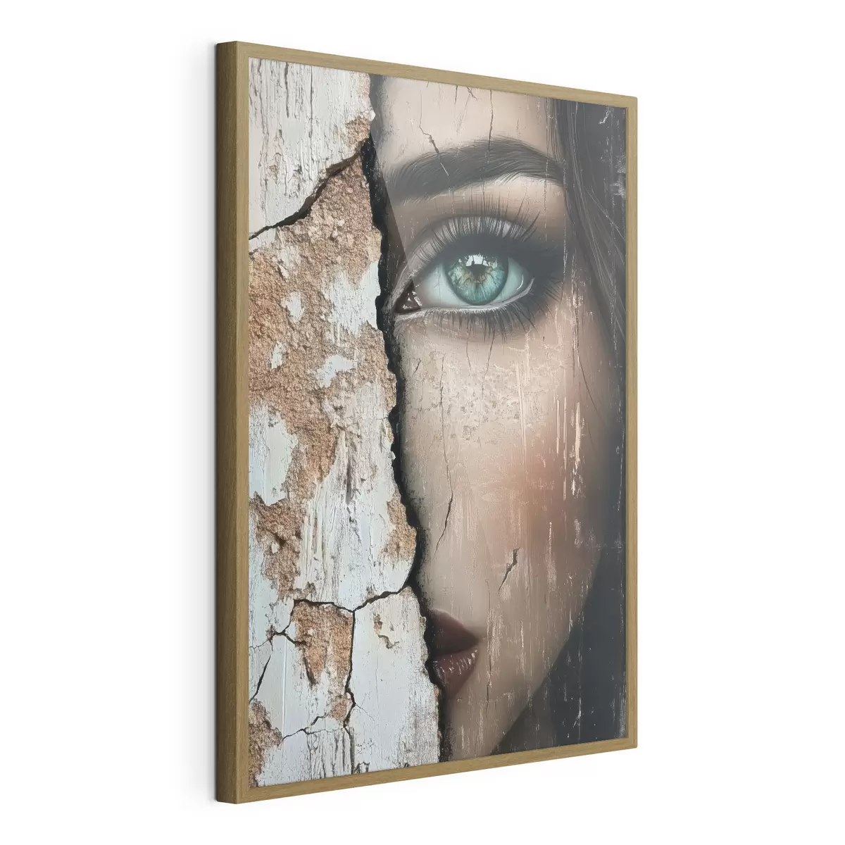 Poster Das Gesicht eines Mädchens hinter einer alten Mauer f44069