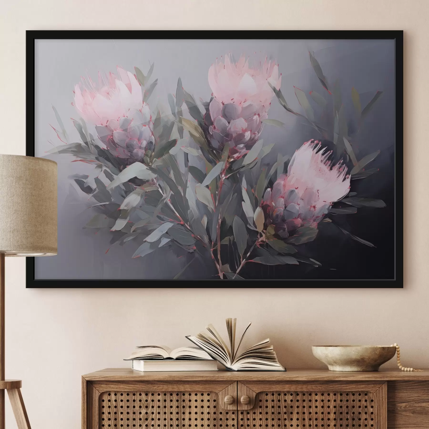 Fototapete Rosa Protea Blumen mit grünen Blättern, weiche Pinselstriche, dunkle Farben, elegante Komposition f44400