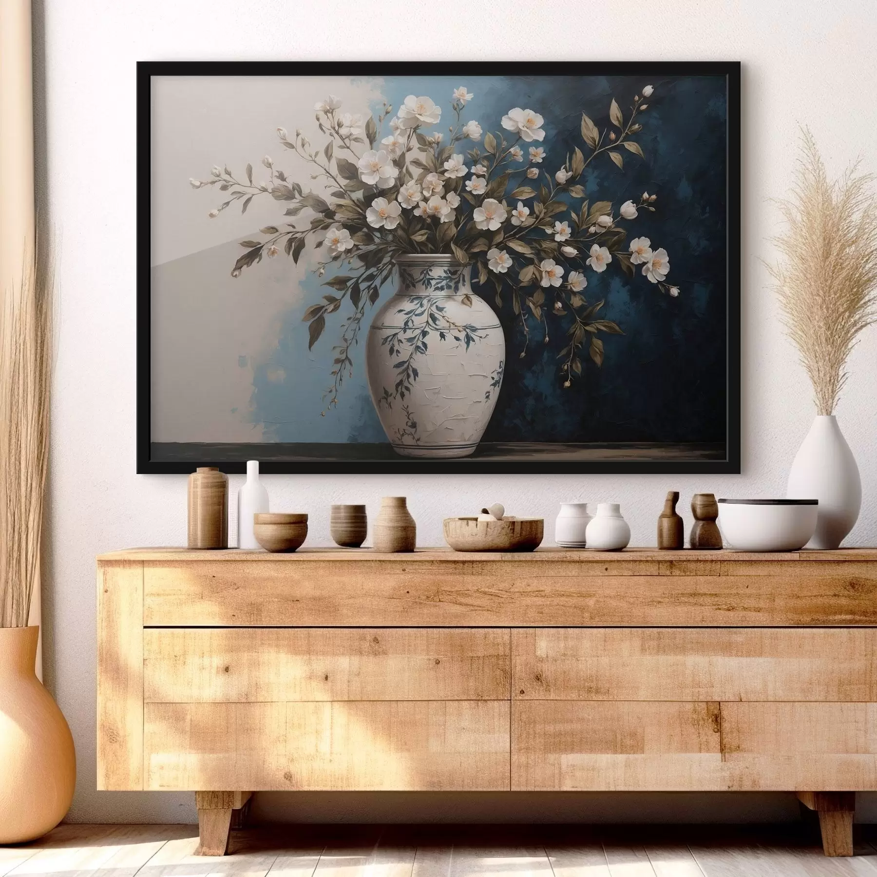 Fototapete Weiße und gelbe Blumen in einer großen Vase auf blauem Hintergrund f44893