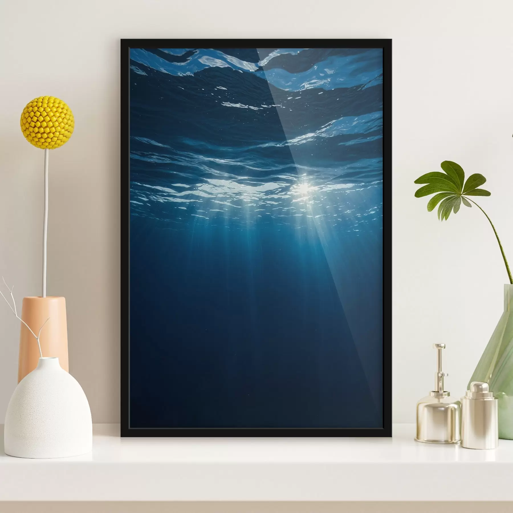 Fototapete Lichtstrahlen unter Wasser im tiefblauen Ozean f44897