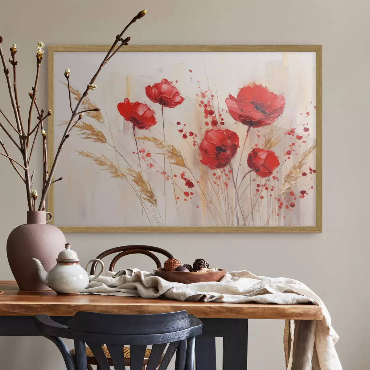 Poster Rote Mohnblumen mit gelben Weizenhalmen, vor einem weichen, neutralen Hintergrund mit roten Farbspritzern f44926