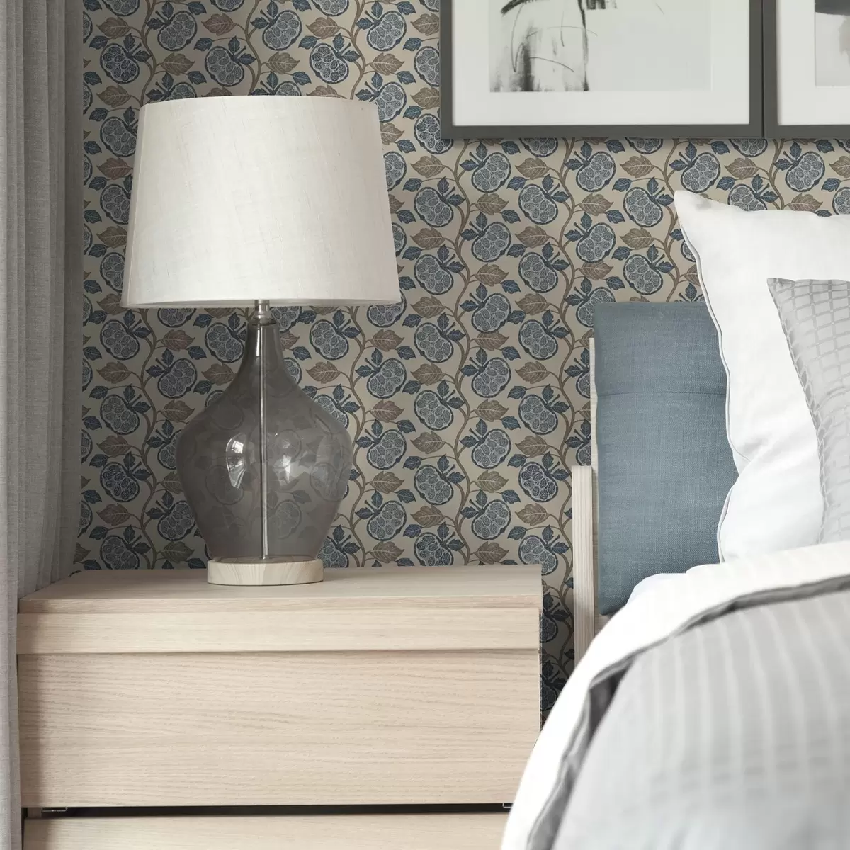 Tapete Symmetrisches Muster mit blauen und beigen Elementen a00360