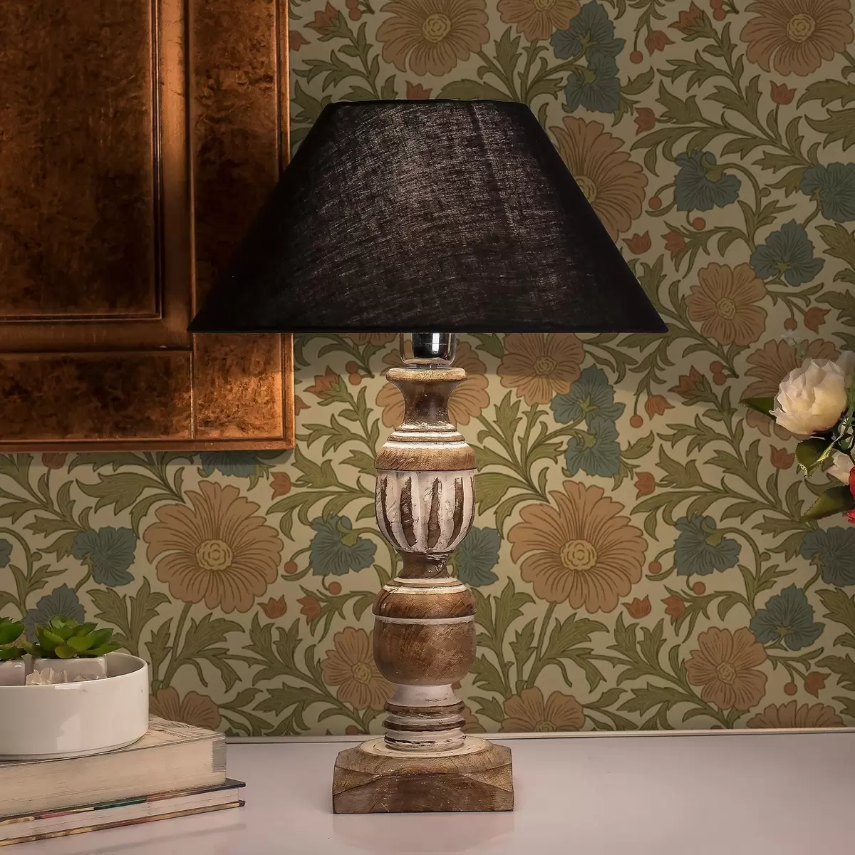 Tapete Orangefarbene Blumen mit Blättern im Art Nouveau-Stil a00409