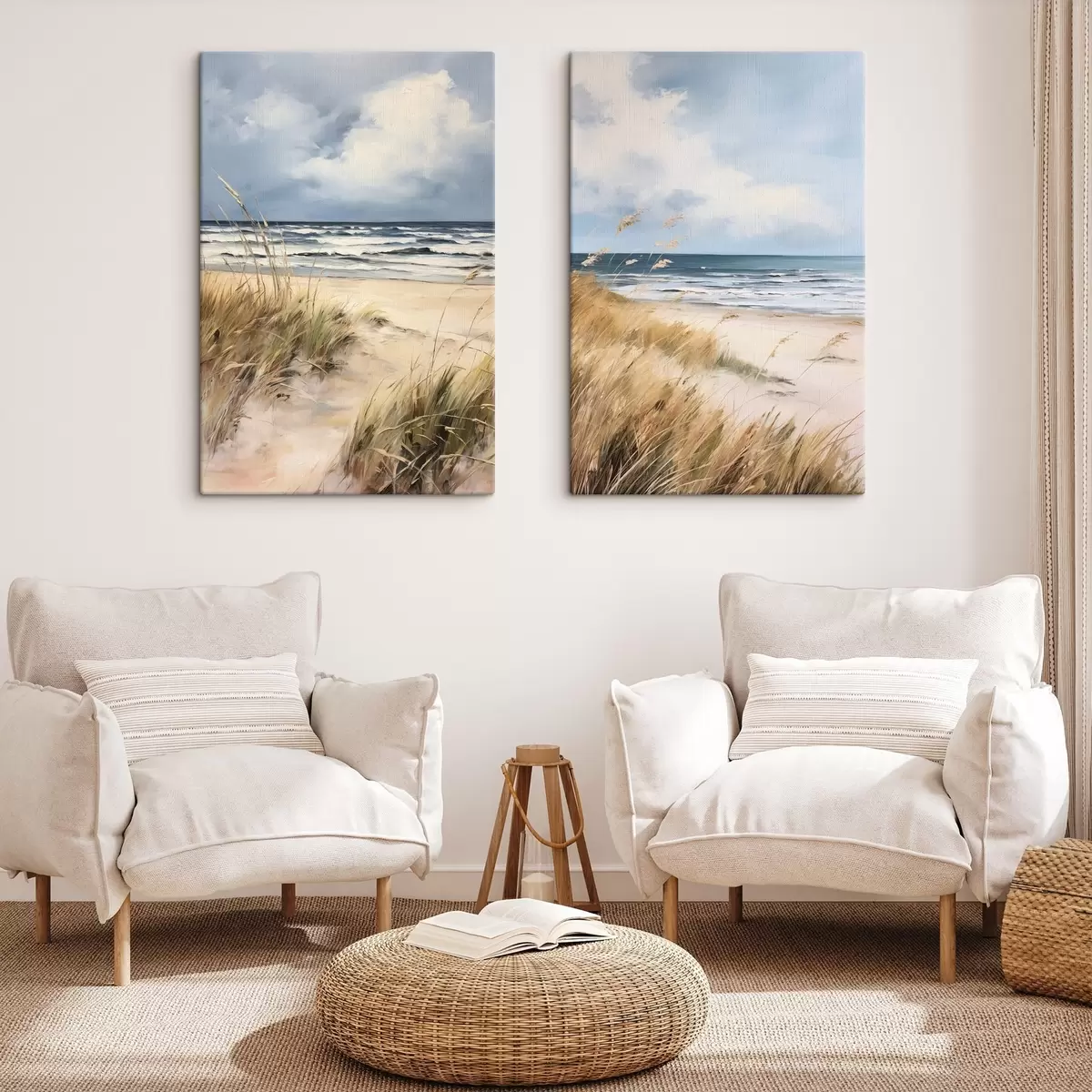 Fototapete Ein Sandstrand mit hohem Gras im Vordergrund, das Meer mit Wellen und ein bewölkter Himmel im Hintergrund m00521