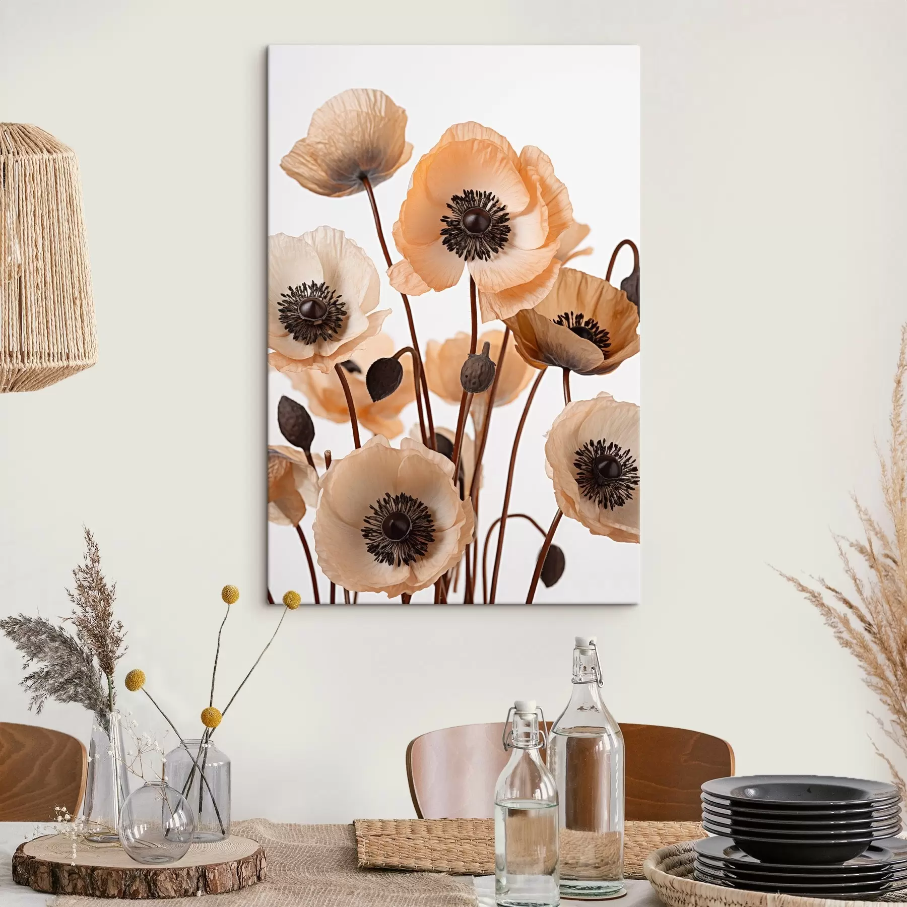 Fototapete Orangefarbene Mohnblumen, getrocknete Blumen vor einem hellen Hintergrund, weiche Beleuchtung, zarte Blütenblätter, Blumenarrangement s45168