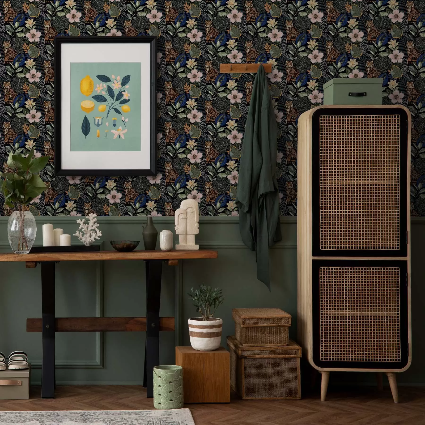 Fototapete Tiger zwischen leuchtenden tropischen Blumen und Blättern a00426