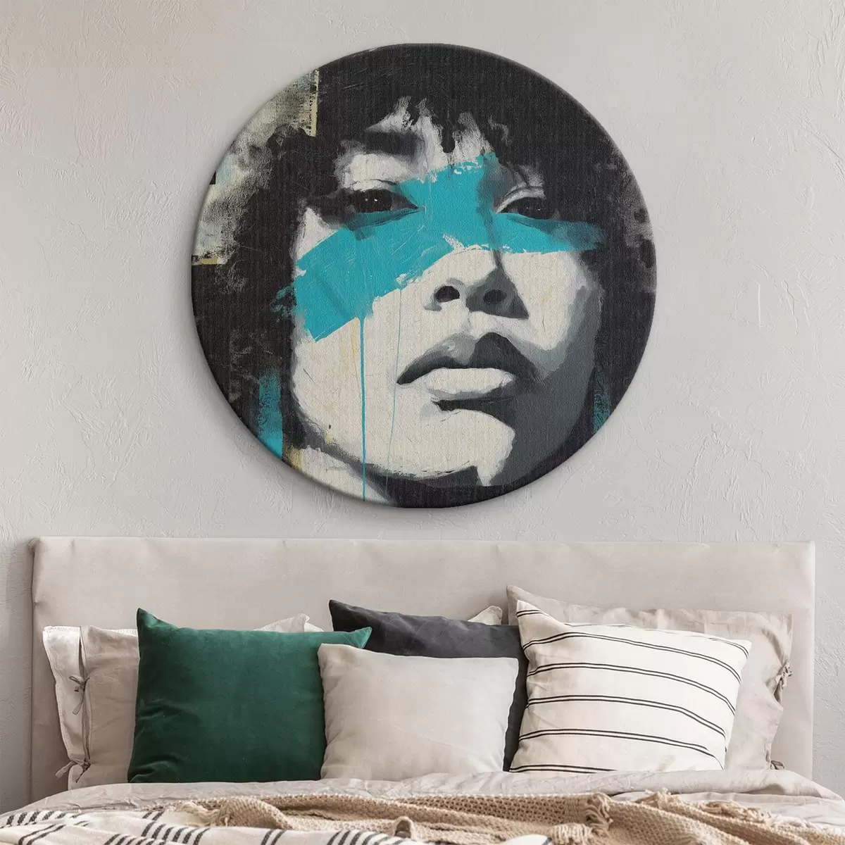 Runde Wandbilder Mixed Media Portrait mit Fragmenten von Farbstrichen und Texturen r45417