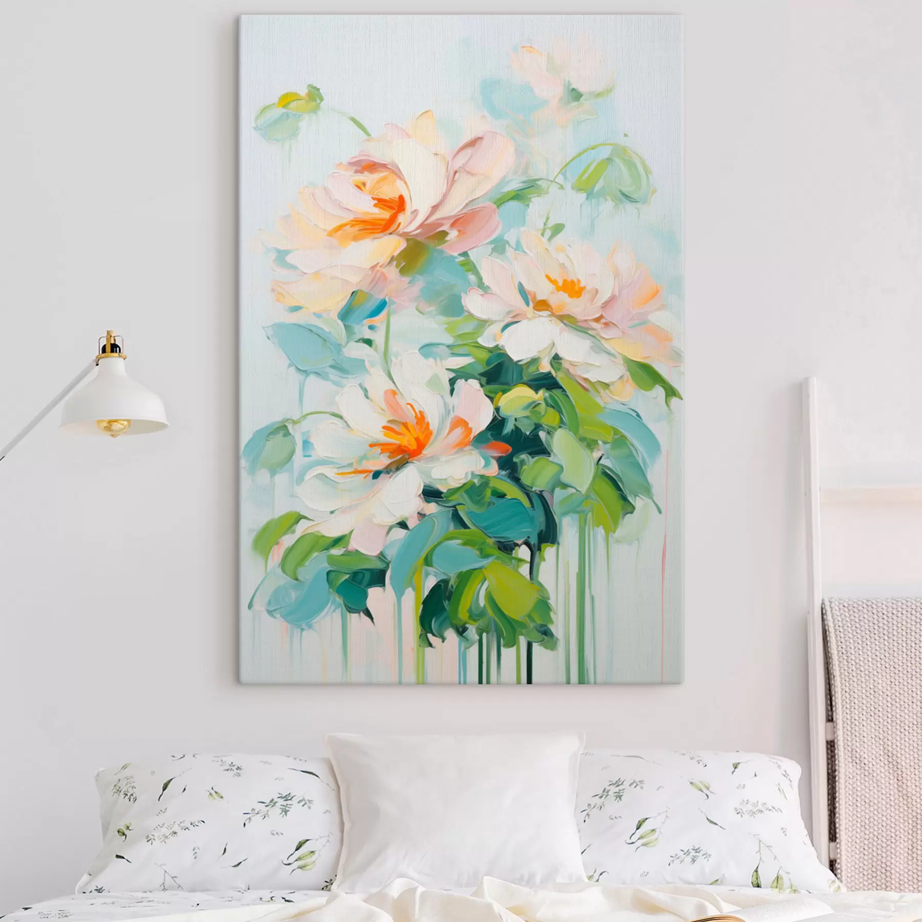 Fototapete Weiß und Pastell Pfirsich Blumen, grüne Blätter, weiche Pinselstriche Ölgemälde Nachahmung, hellblauem Hintergrund s45550