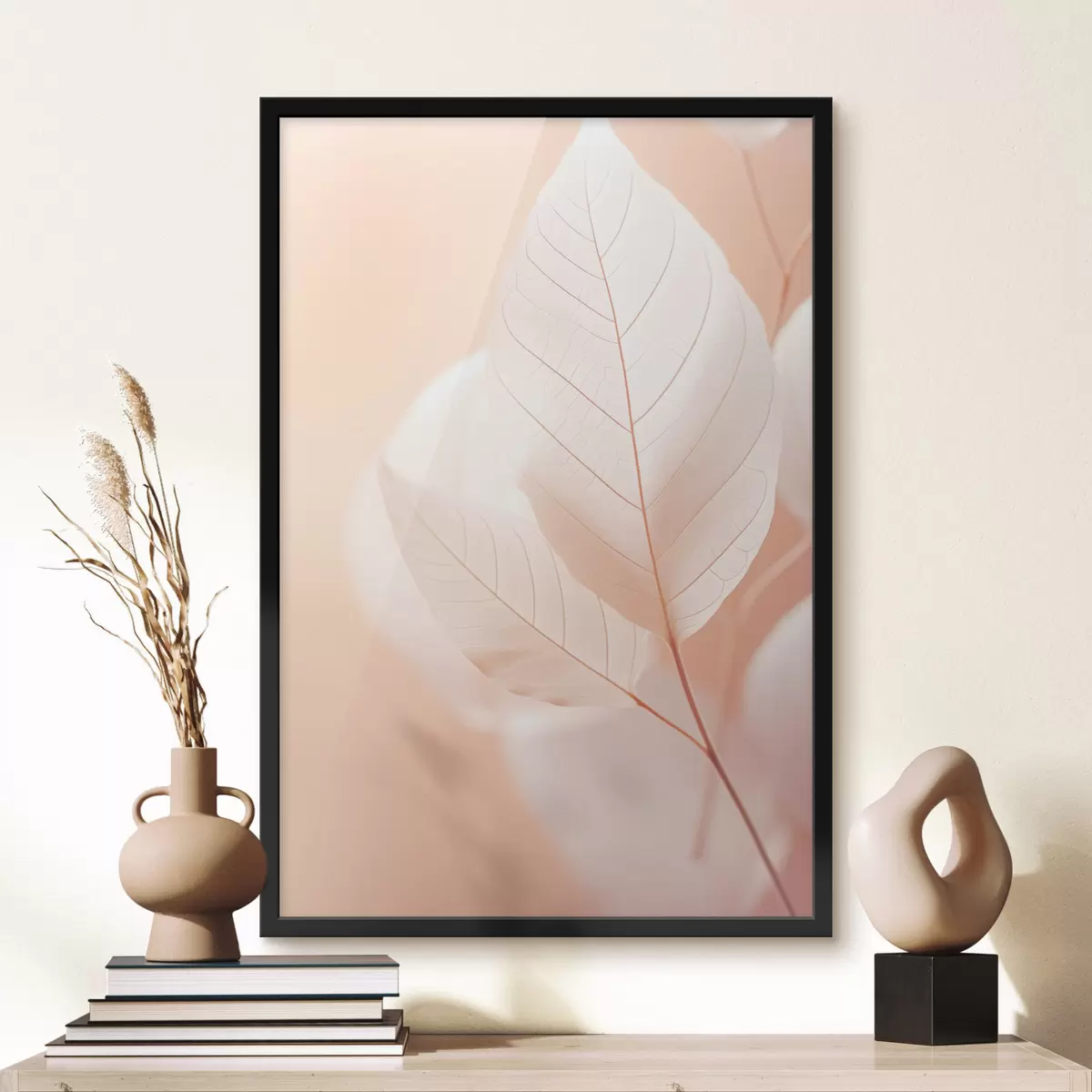 Poster Zarte, durchscheinende Blätter mit verschlungenen Adermustern, sanfter pfirsichfarbener Hintergrund, minimalistische botanische Komposition f45555