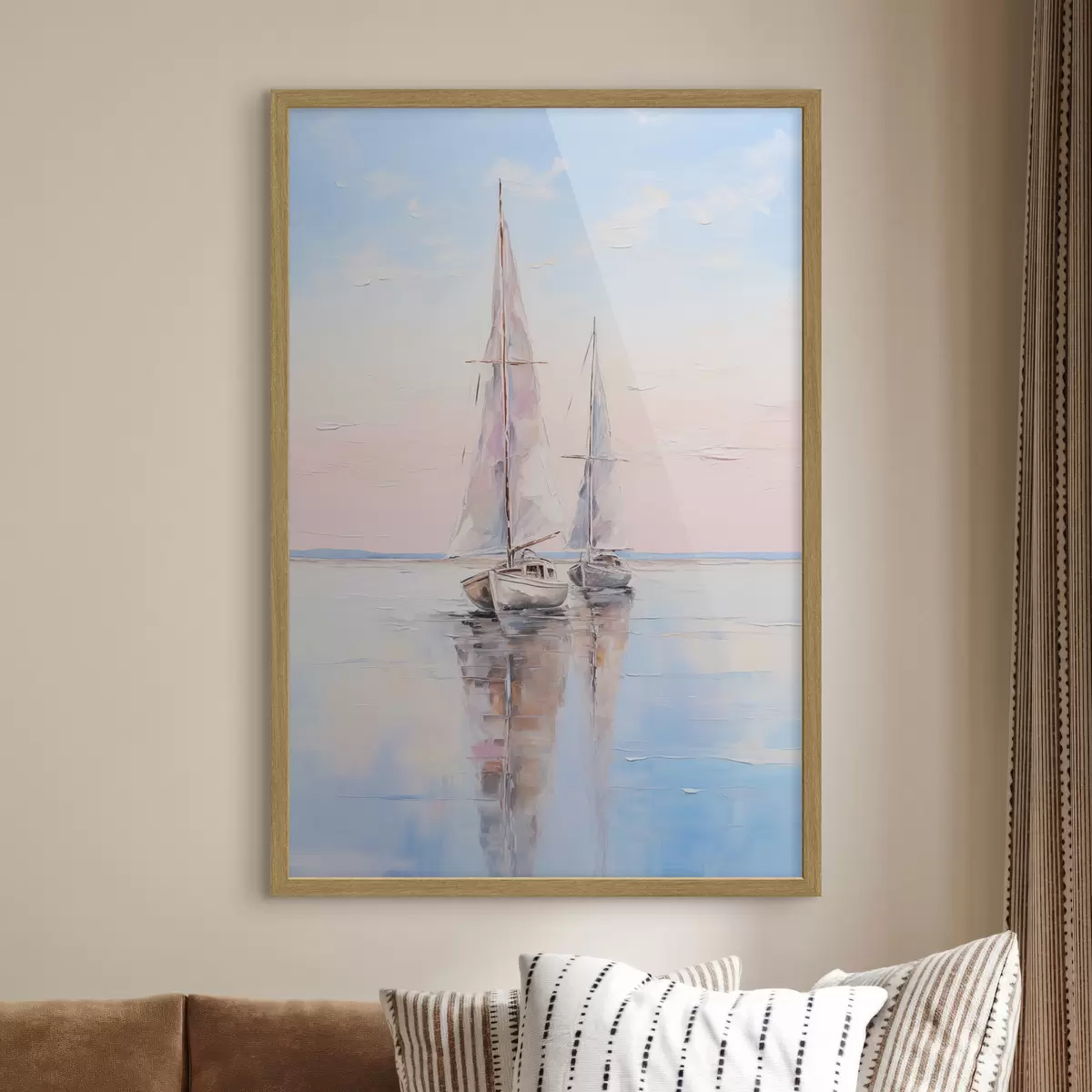 Poster Segelboote mit rosafarbenen Segeln, die auf einer ruhigen See treiben, Spiegelungen der Boote im Wasser, sanfte Pastellfarben f45558