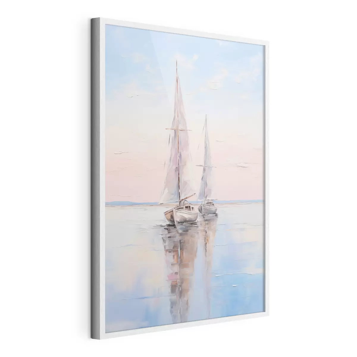 Poster Segelboote mit rosafarbenen Segeln, die auf einer ruhigen See treiben, Spiegelungen der Boote im Wasser, sanfte Pastellfarben f45558