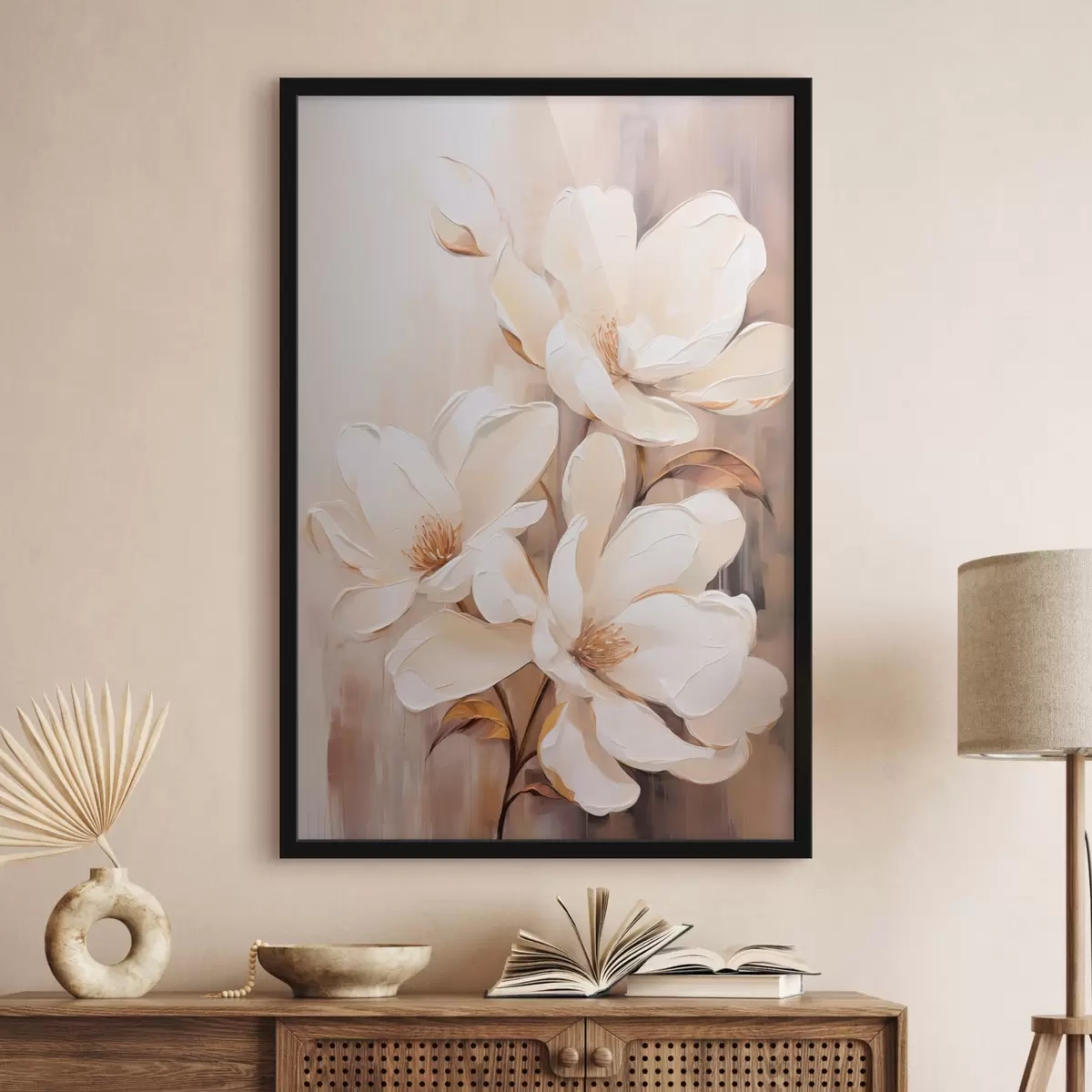 Poster Weiße Magnolienblüten vor einem weichen, verschwommenen Hintergrund aus Beige- und Brauntönen, elegante Blumenkomposition f45571