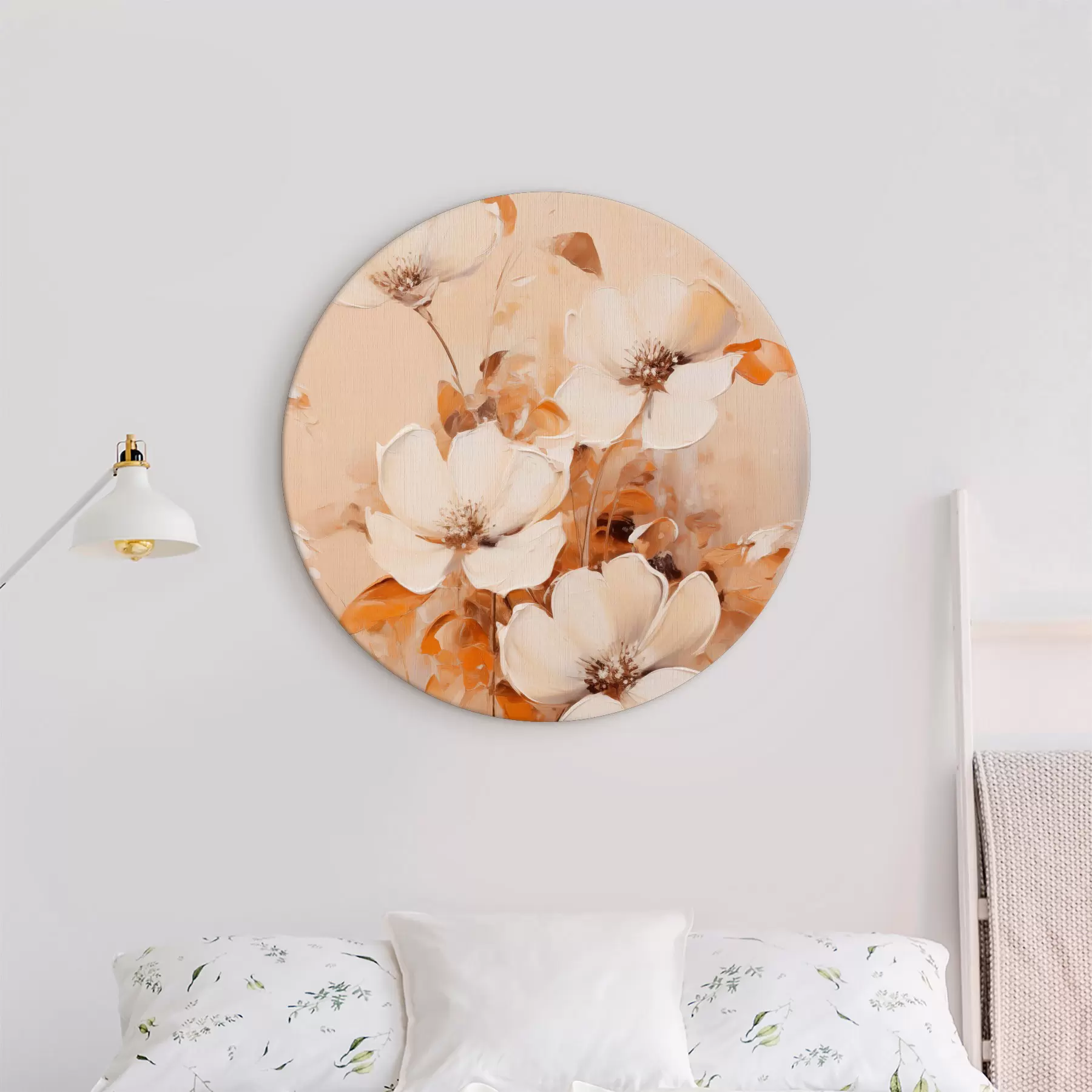 Fototapete Weiße Blumen mit orangefarbenen Blättern, zarte Pinselstriche, warme Farbpalette, elegante Komposition r45573