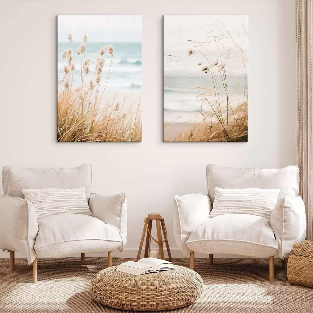 Fototapete Hohes Gras mit flauschigen Samenköpfen, Sandstrand und Meereswellen im Hintergrund, weiche und gedämpfte Farbpalette m00650