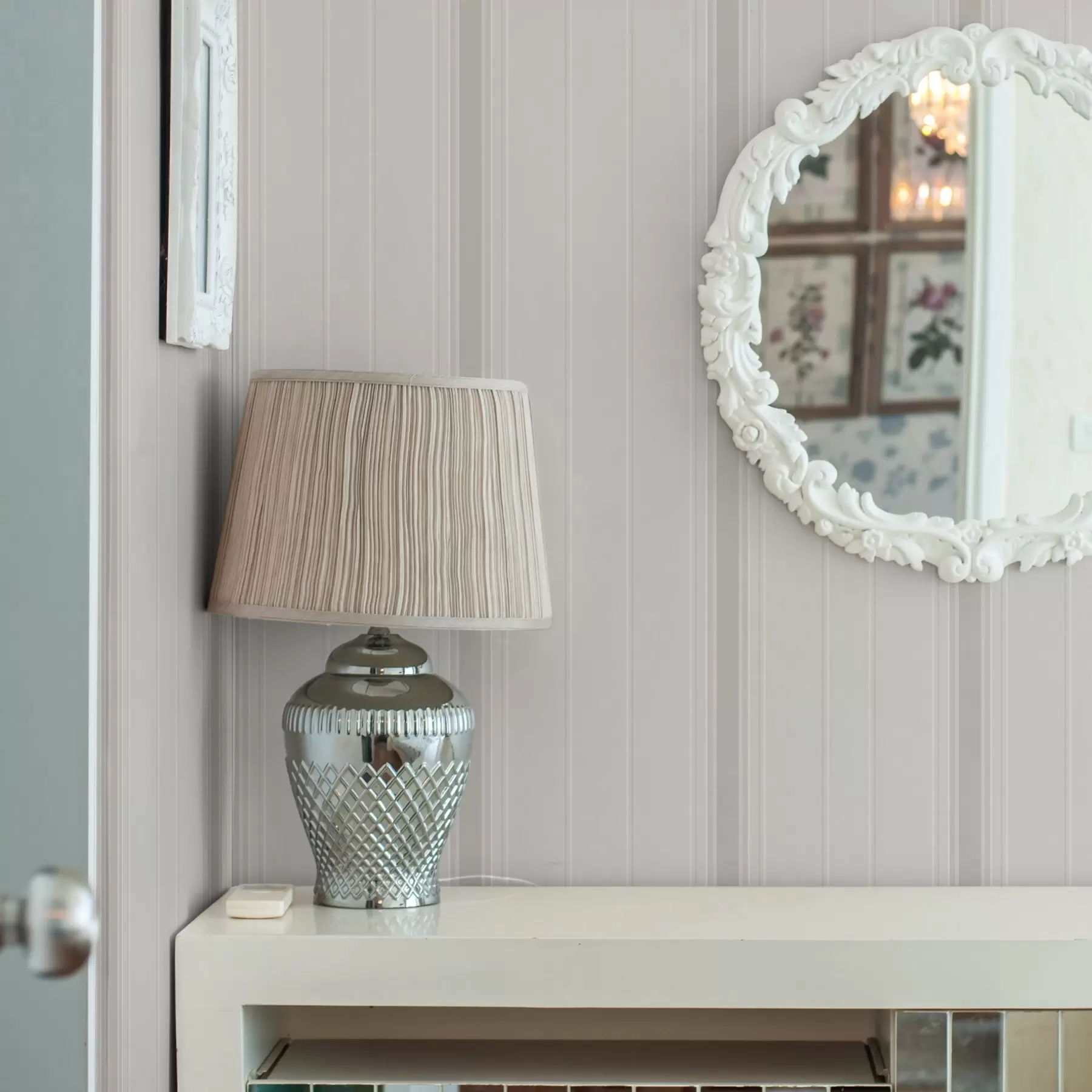 Fototapete Beigefarbener Hintergrund mit dünnen und mittleren grau-weißen Streifen a00559