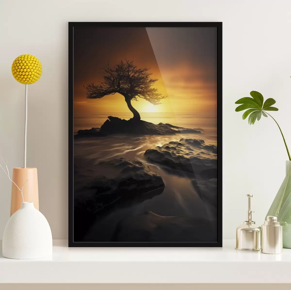 Poster Einsamer Baum auf einer Klippe bei Sonnenuntergang f45524
