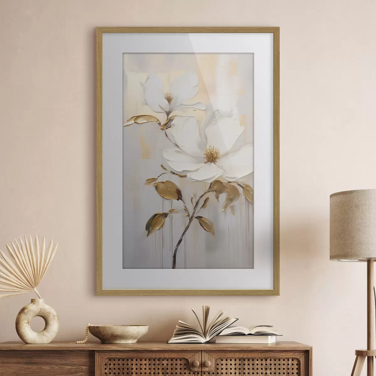 Poster Zwei weiße Blüten mit gelb-orangefarbenen Blättern auf hellem Hintergrund f45691