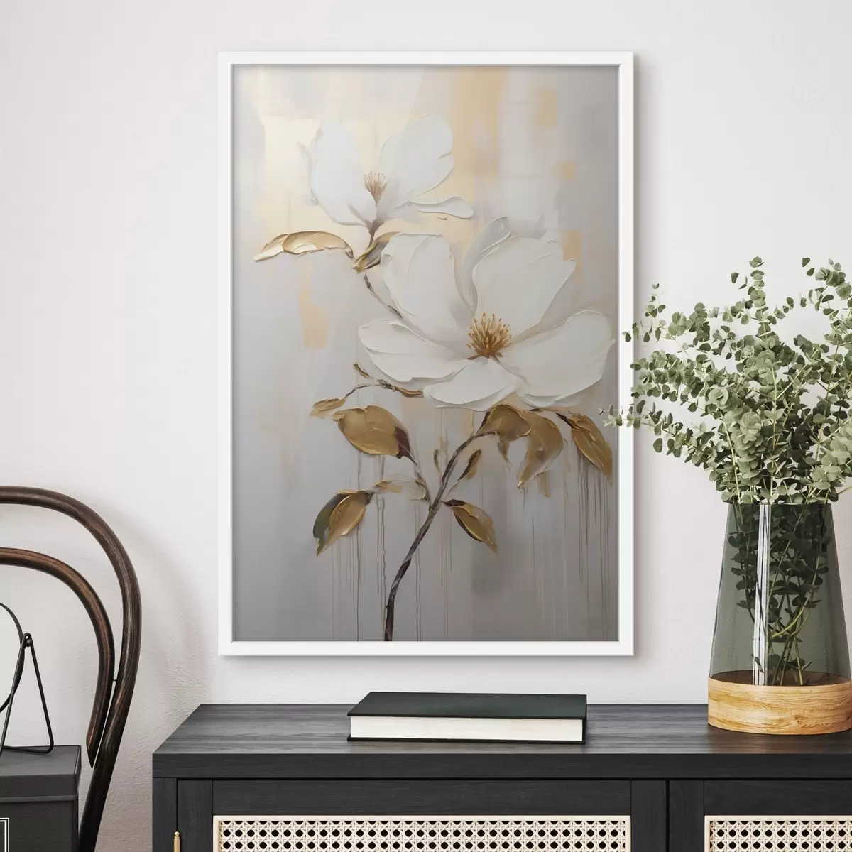 Poster Zwei weiße Blüten mit gelb-orangefarbenen Blättern auf hellem Hintergrund f45691