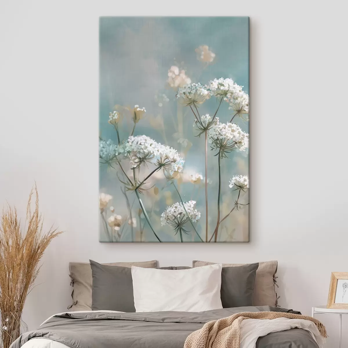 Fototapete Königin-Annes-Spitze-Blumen im Aquarellstil auf blauem Hintergrund  s45721