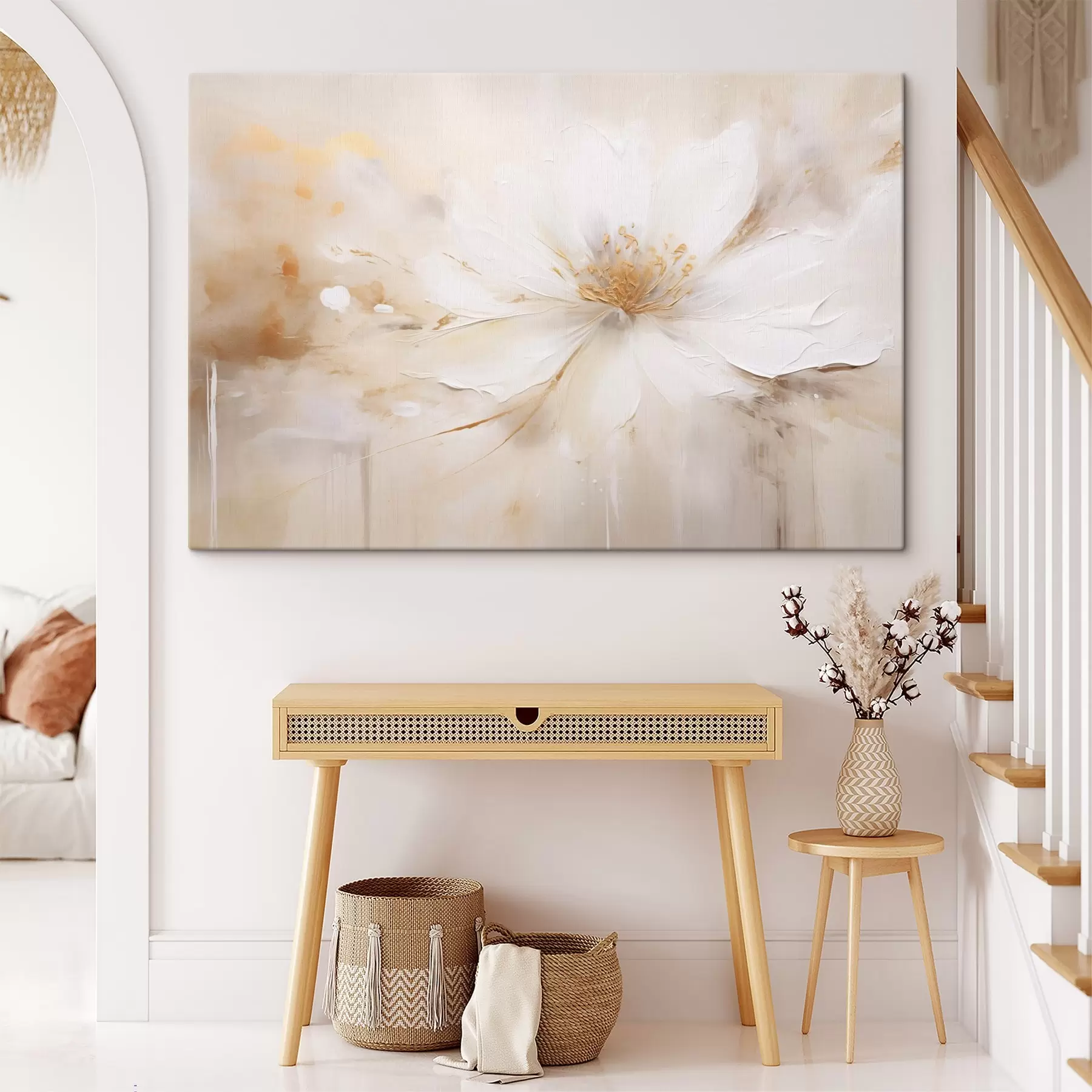 Fototapete Eine helle Blume mit einem gelb-orangefarbenen Zentrum s45802