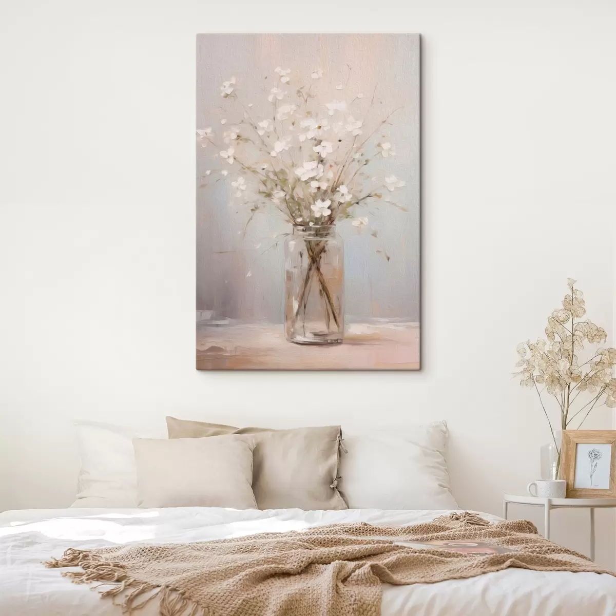 Fototapete Ein Strauß weißer Blumen in einer transparenten Glasvase s45814
