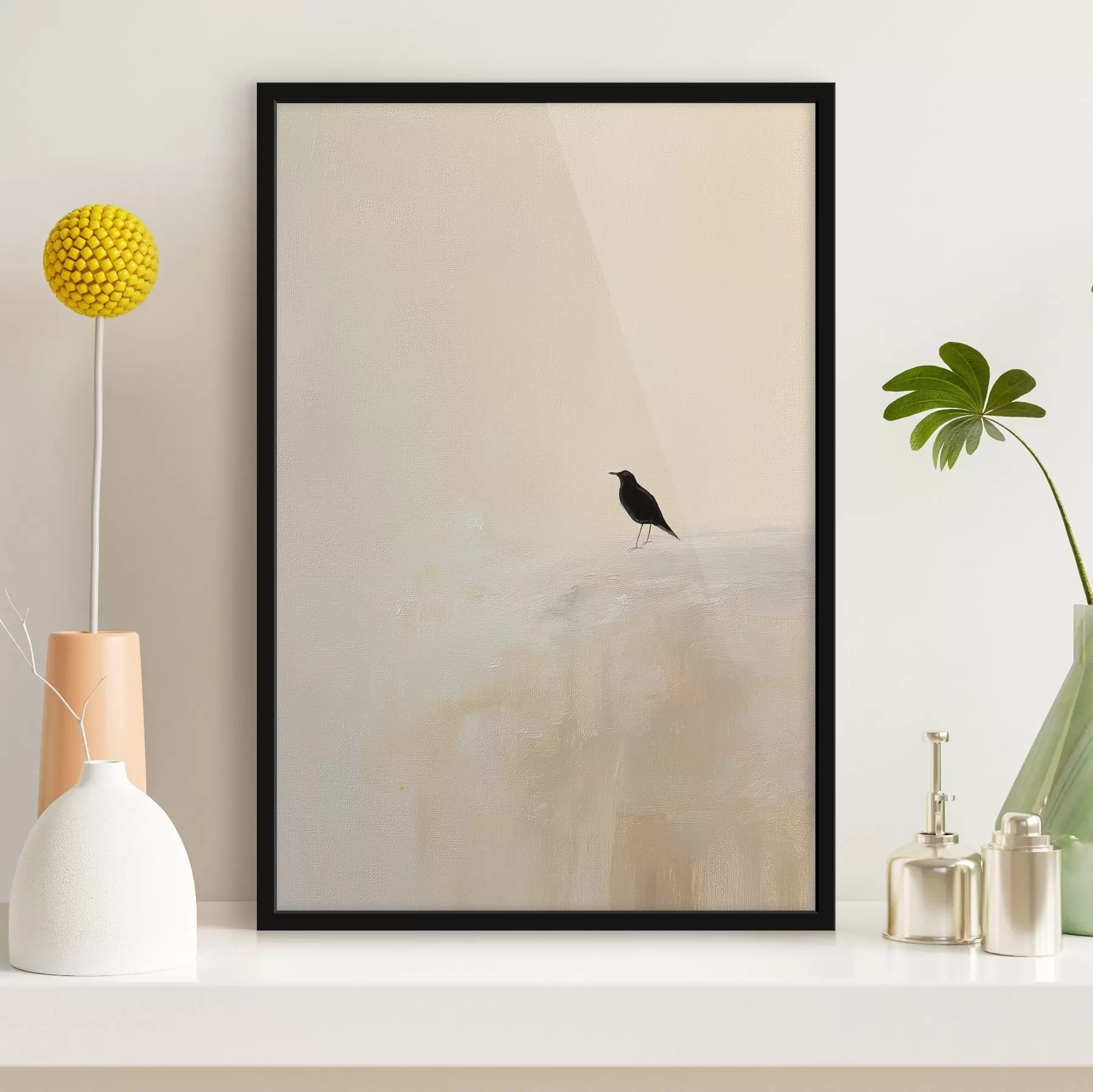 Fototapete Einsamer Vogel auf warmem beigem Hintergrund f45882