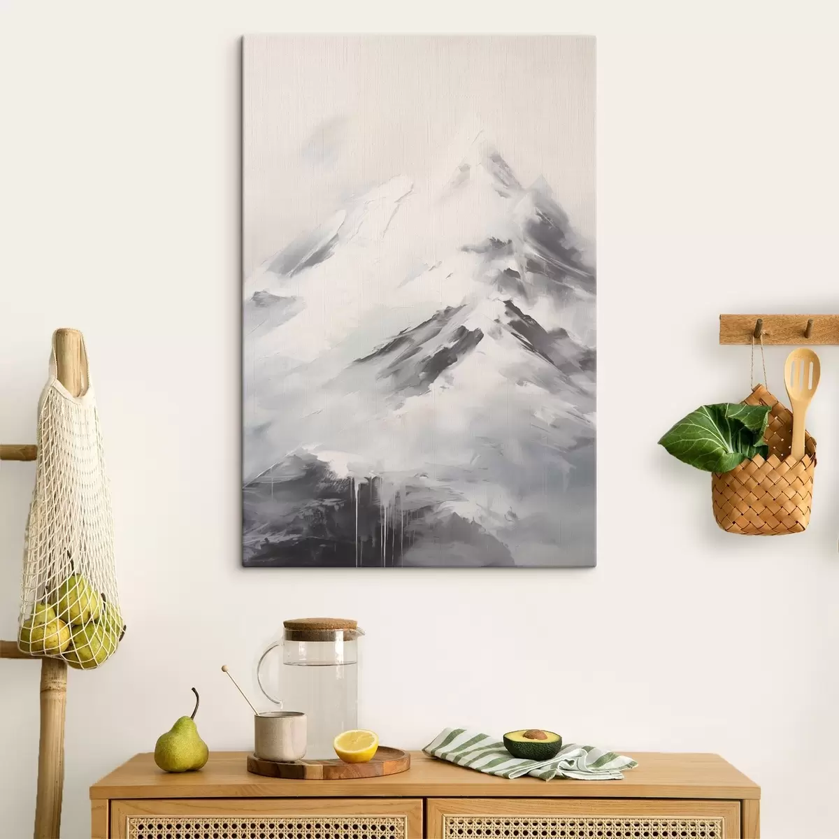 Fototapete Verschneite Berggipfel mit grauen Schatten, grauer Himmel, Pinselstriche, strukturiert, minimalistisch s45932