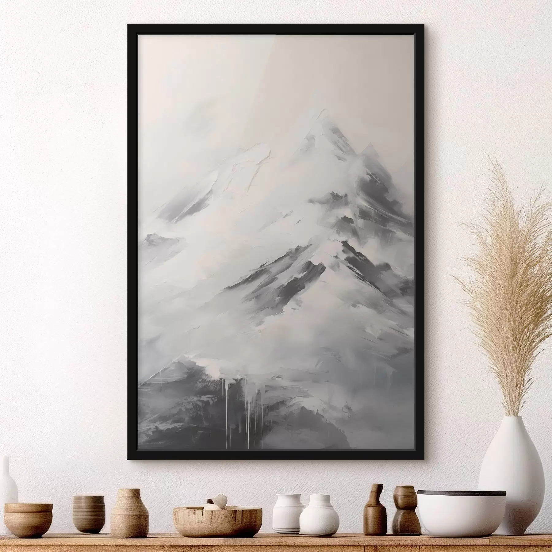 Fototapete Verschneite Berggipfel mit grauen Schatten, grauer Himmel, Pinselstriche, strukturiert, minimalistisch f45932