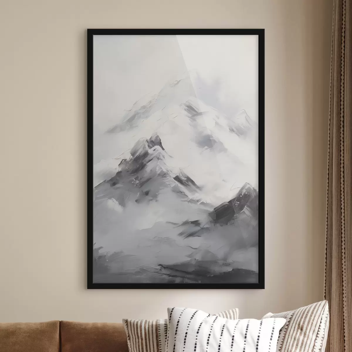 Poster Verschneite Berggipfel mit grauen Schatten, grauer Himmel, Pinselstriche, strukturiert, minimalistisch f45933
