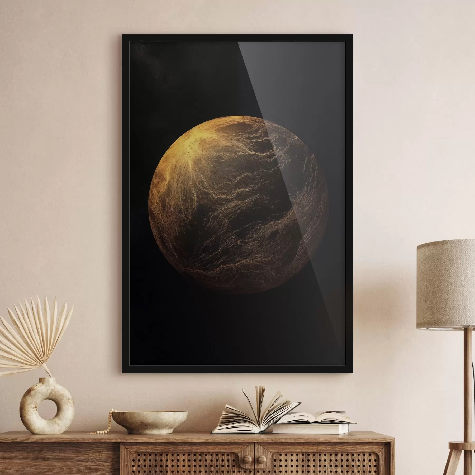 Fototapete Abstrakter Planet mit orangefarbenen Adern vor schwarzem Weltraumhintergrund, moderne minimalistische Kunst f45943