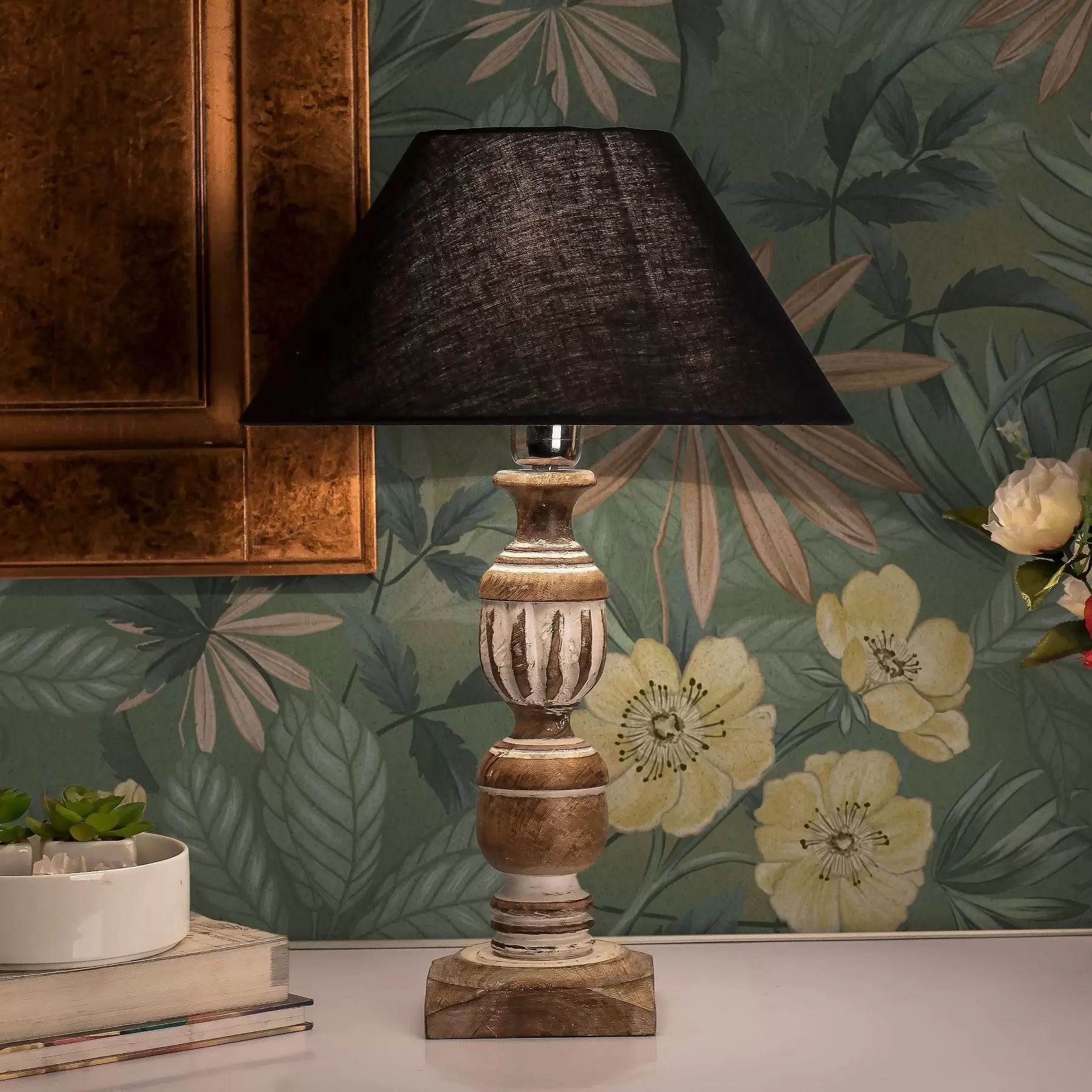 Fototapete Gelbe Blumen inmitten grüner Blattstruktur a00718