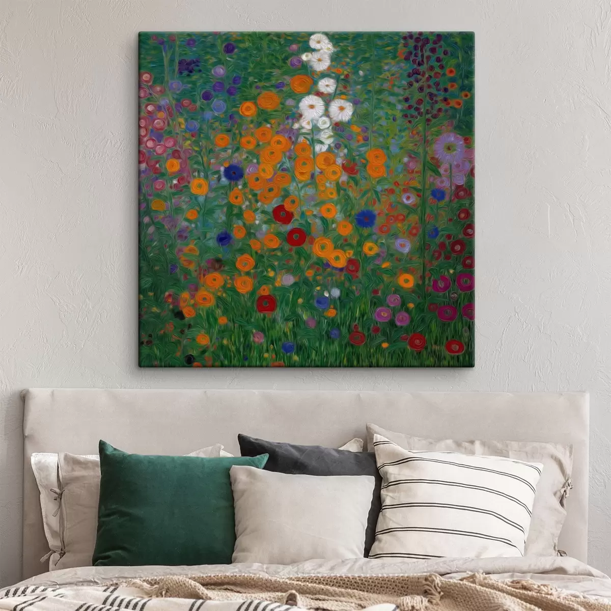 Fototapete Farbenfrohes Blumenfeld mit weißen Akzenten s46172