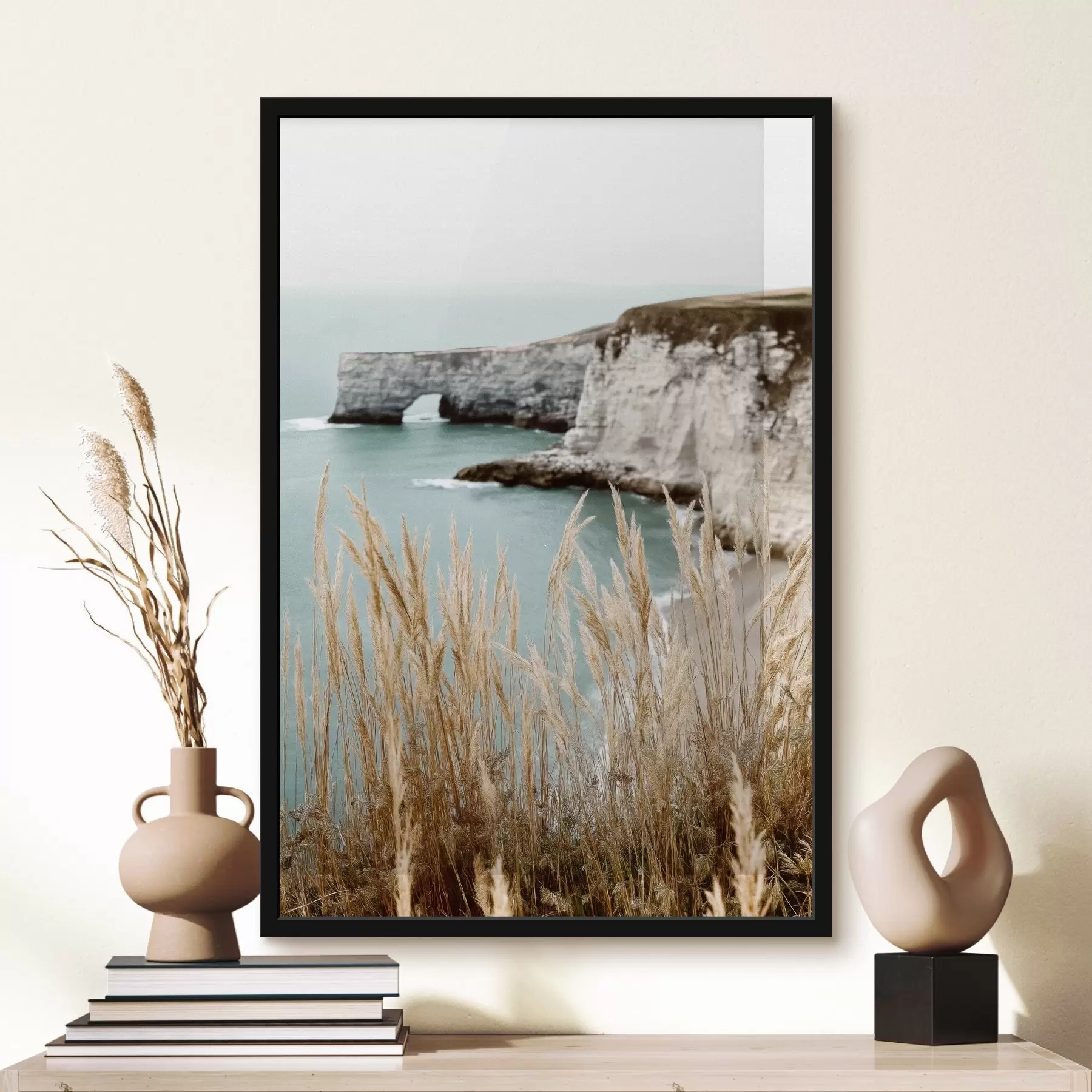 Fototapete Küstenklippen mit Schilf im Vordergrund f46141