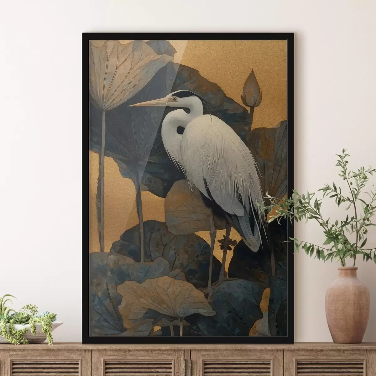 Poster Weißer Reiher zwischen großen Blättern auf warmem Hintergrund f46147