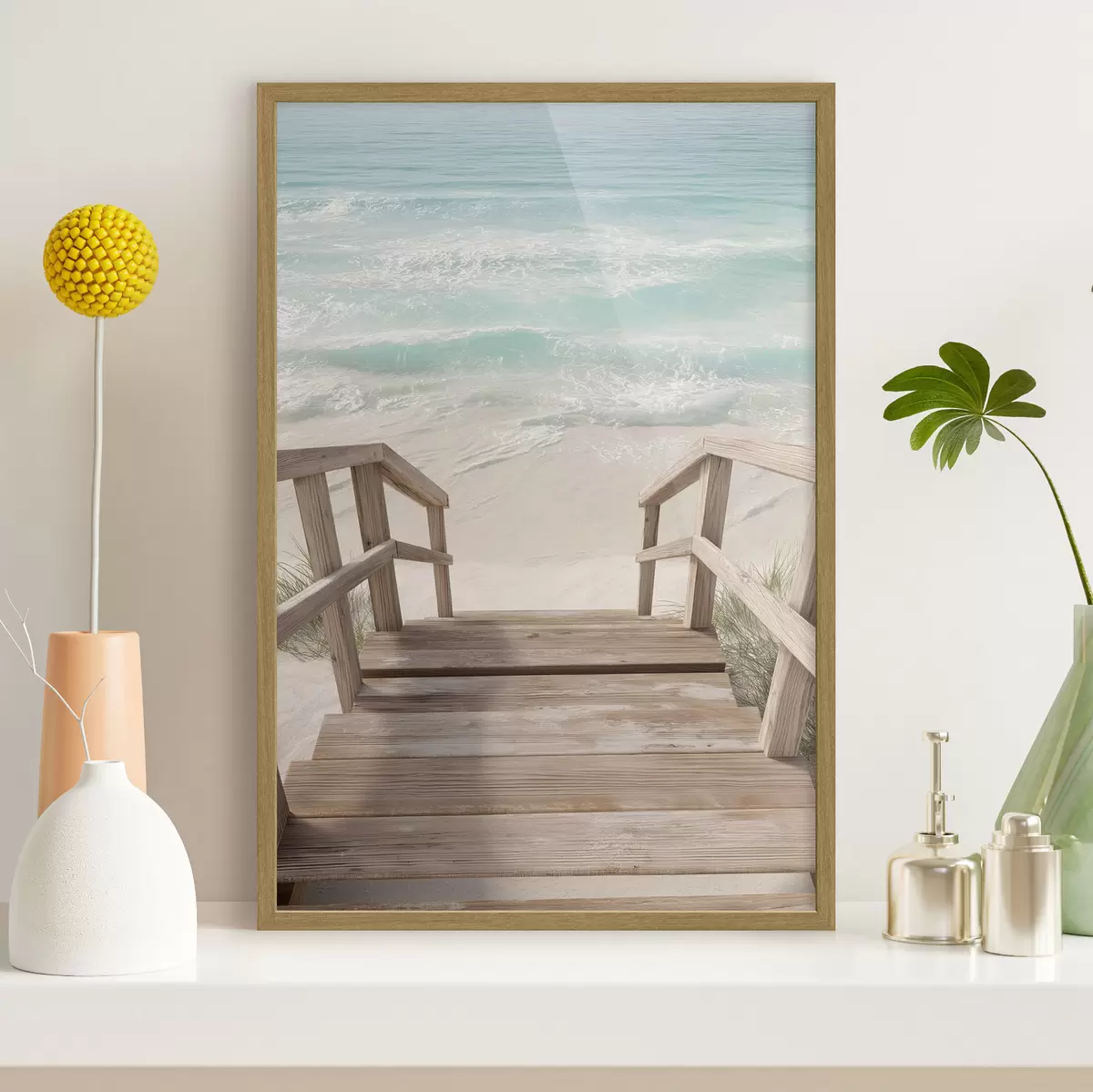 Poster Holztreppe, die zu einem türkisfarbenen Strand führt f46163