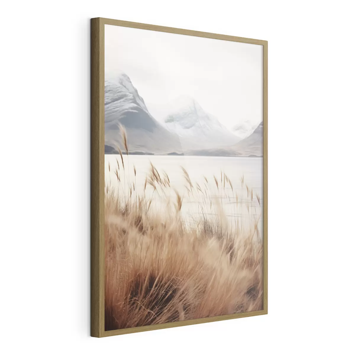 Poster Pampasgrasfeld vor einer Seenlandschaft mit schneebedeckten Bergen im Hintergrund, weiches Licht f46282