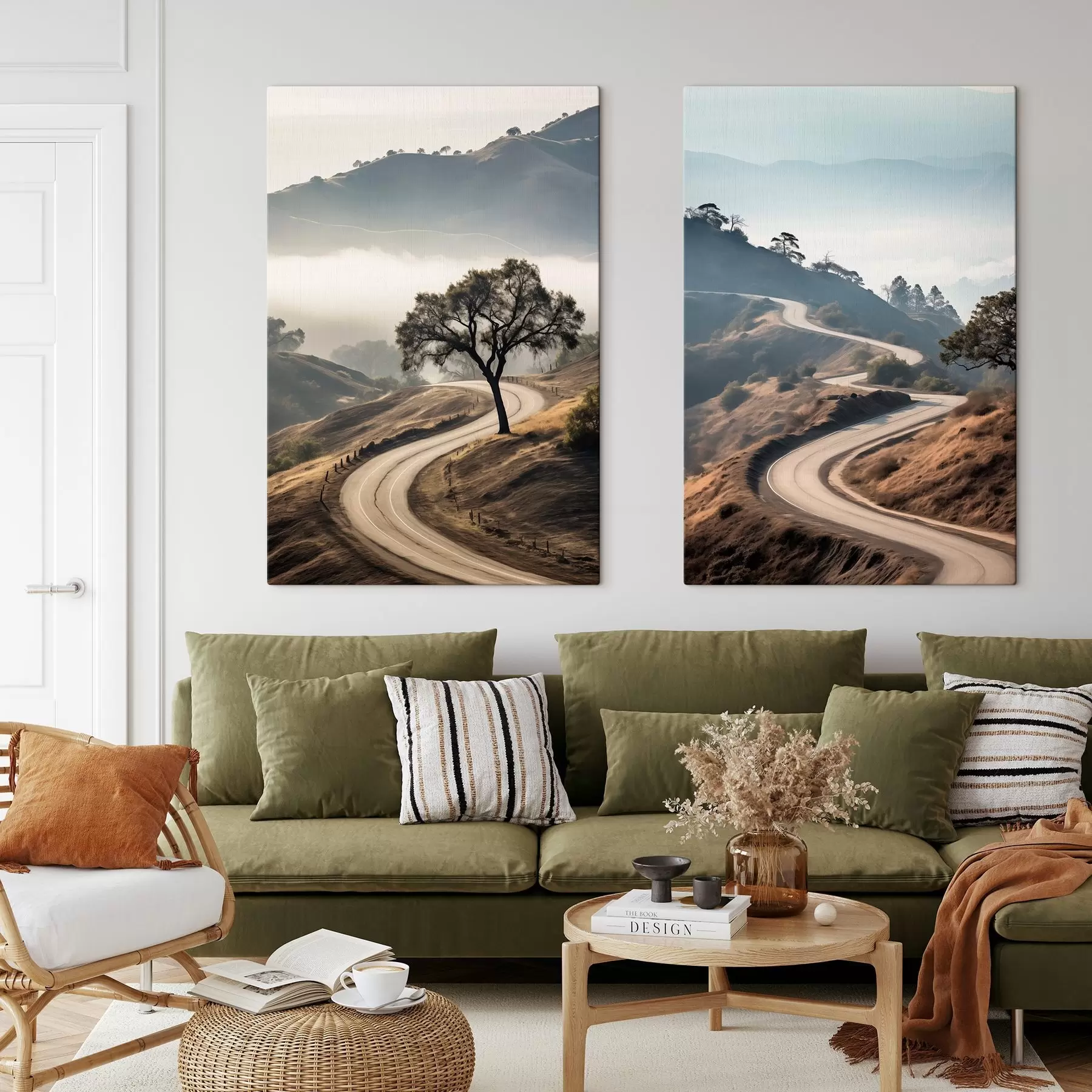 Fototapete Eine kurvenreiche Straße durch eine hügelige Landschaft mit trockenem Gras unter einem klaren Himmel und Bergen in der Ferne m00887